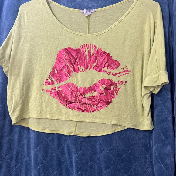 Women's Davida Oversized Lip Stick Graphic Printed Crop Top - Picture 3 of 4